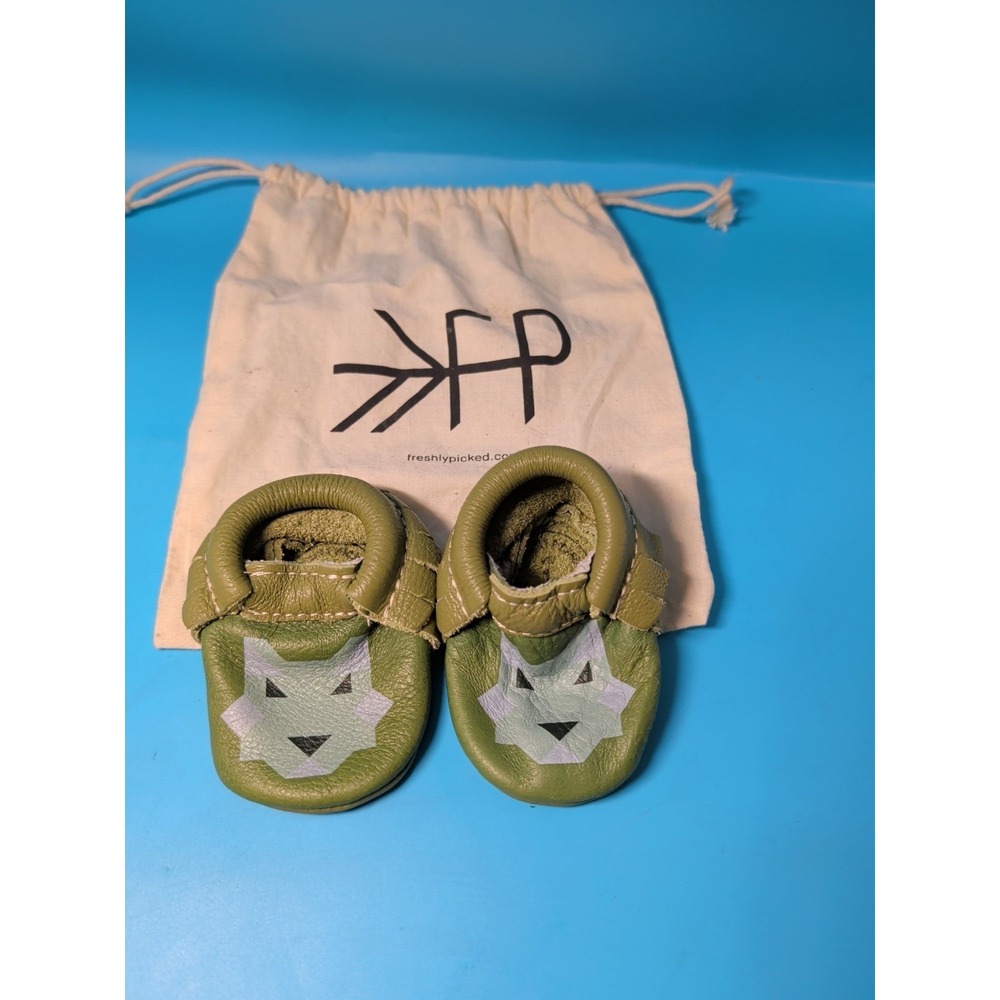 Freshly Picked‎ Wolf  Leather Moccasins Baby Size 1 Green